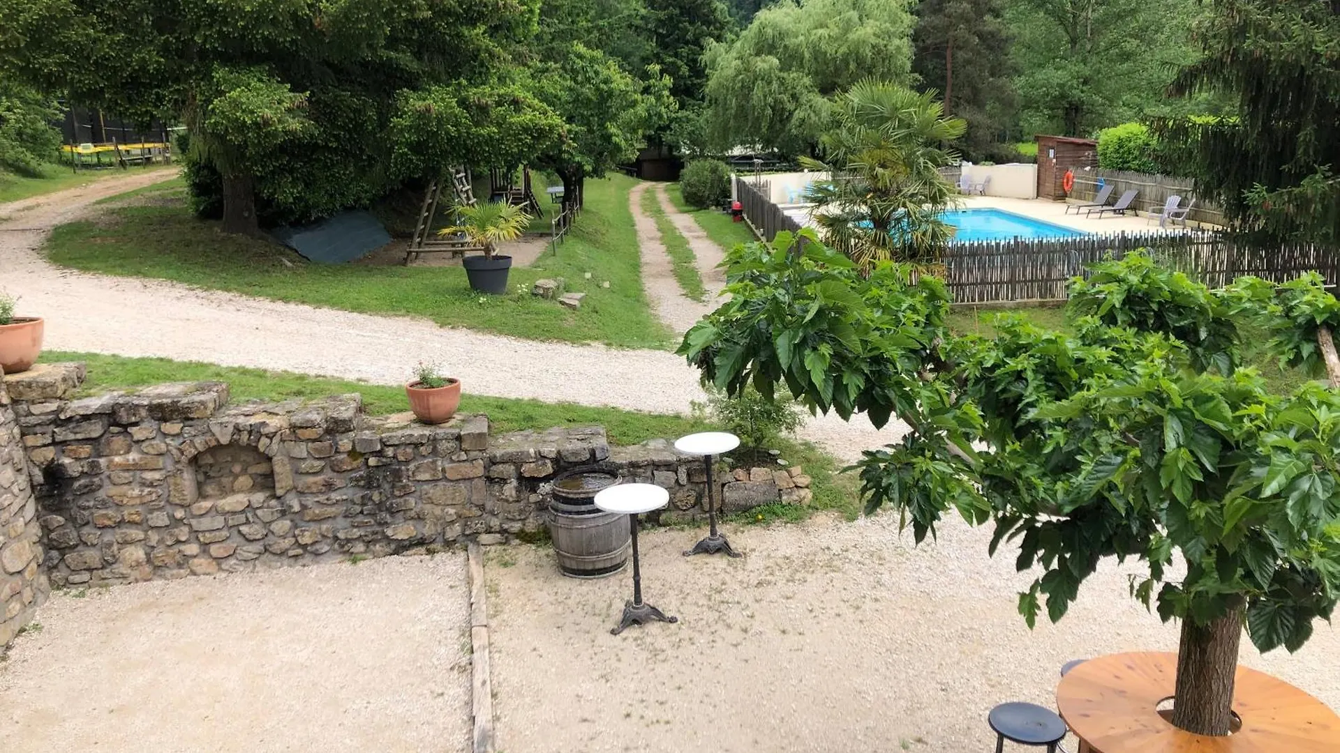 Kemp Camping Les Berges Du Doux Colombier-le-Vieux