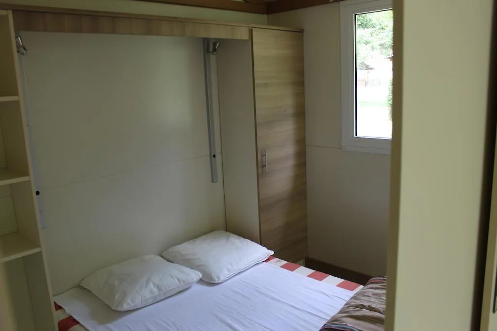 Kemp Camping Les Berges Du Doux Colombier-le-Vieux
